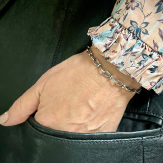 Karen Karch Sterling Silver Jaipur Infinite Silver Chain Link Bracelet on wrist