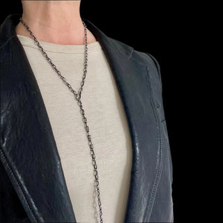 Karen karch Jaipur Infinite sterling silver handmade chain with figure eight shaped links detailed with 4 balls at the center, shown worn as a lariat.