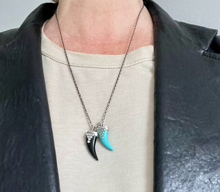 DRAPED LUCKY HORN, MED BLACK ONYX