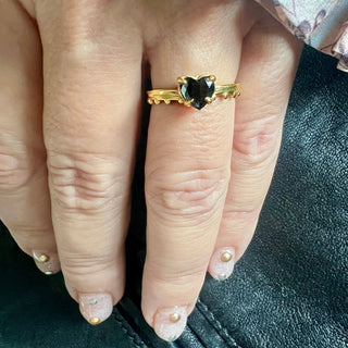 KAREN KARCH Jaipur Sway Heart Solitaire black diamond 18ky ring with a four-claw demi-bezel and a textured ball detail gold band on hand