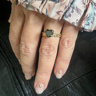 KAREN KARCH Jaipur Swing Heart Solitaire black diamond 18ky ring with a four-claw demi-bezel and a textured ball detail gold band on a hand.