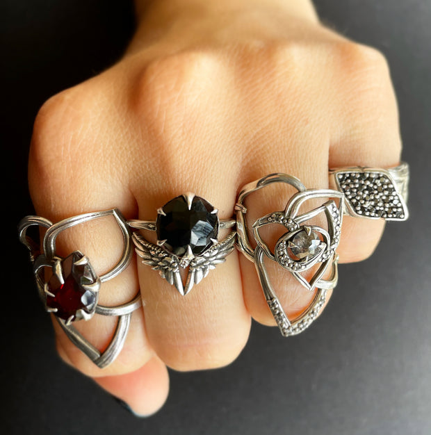 MYSTICAL CROWN SOLITAIRE, 10MM ONYX
