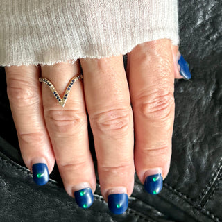 Karen Karch by Deme Wolfe Blue Sapphire 10k yellow Gold Peak V shape Ring on a hand 