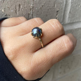 Karen Karch by Deme Wolfe 10k yellow gold Black Pearl Solitaire Ring with Sharp claws on hand.