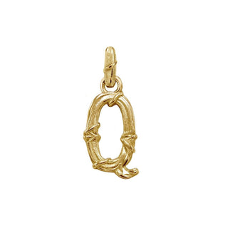 Karen Karch textured 18k yellow gold charm in the shape of the letter 'Q' with a vine-detail and rectangular bail on white background.