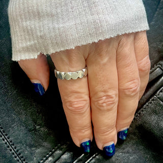 Karen Karch Ouytshine Polished Silver 6mm band  with a repeating geometric pattern on a hand.