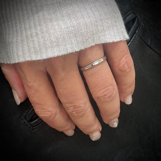 Karen Karch Everlasting Weathered Narrow Platinum Band on hand.
