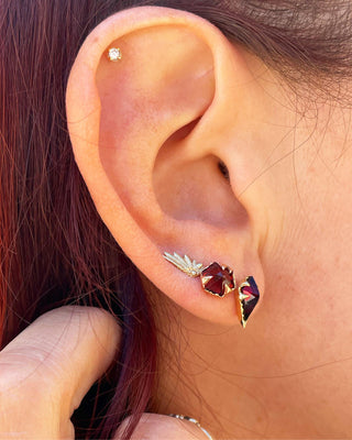 MYSTICAL DIAMOND-SHAPE STUDS, GARNET 14KY