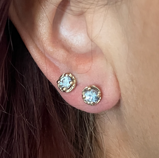 DESIRE STUDS, 5MM PALE BLUE SAPPHIRE