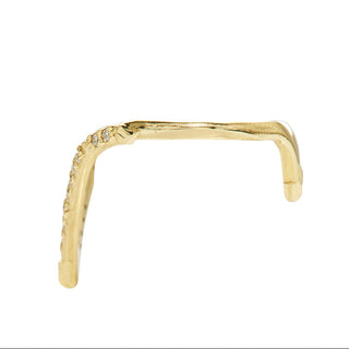Karen Karch by Deme Wolfe Blue Sapphire 10k Yellow Gold Peak V Shape Ring, side view, on a white background 